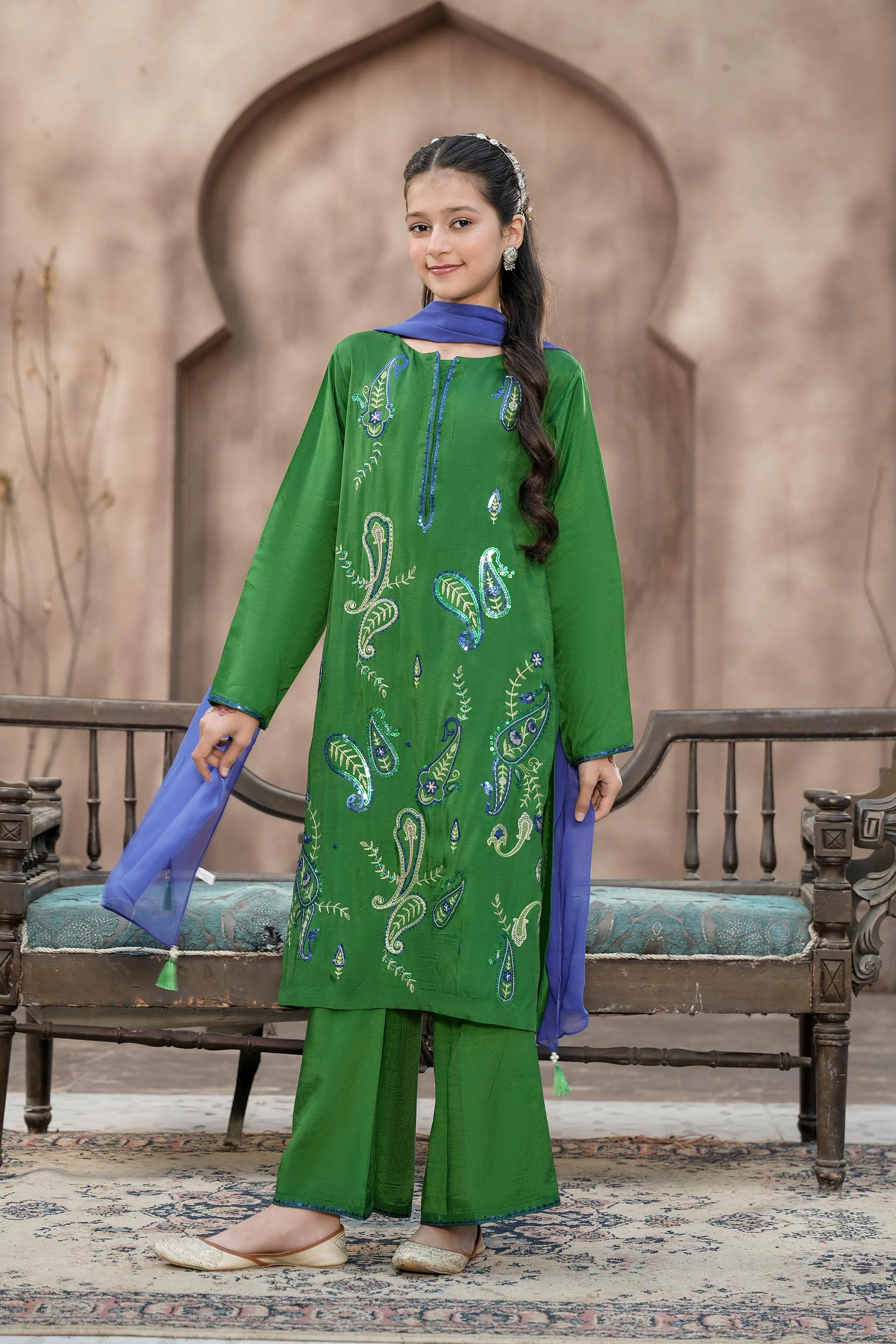 Embroidered Long Shirt With Bootcut Pants (GPW2-05)