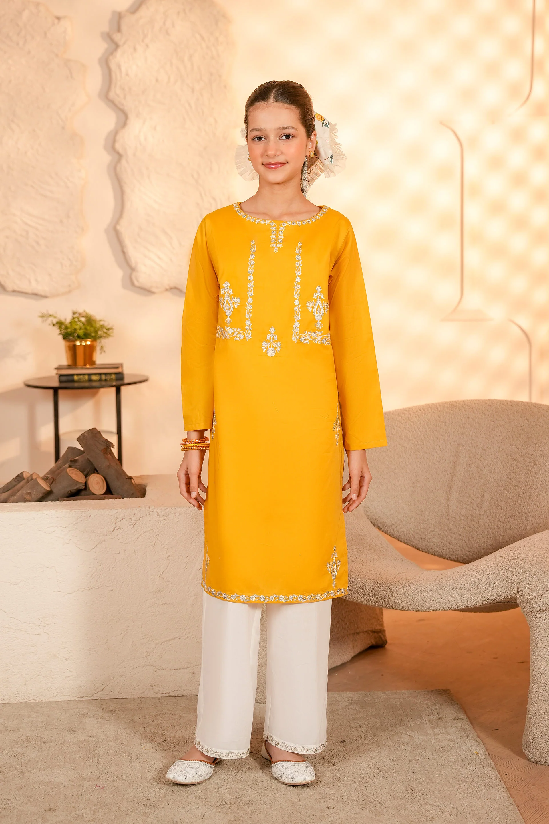 Embroidered Kameez & Trousers (GSK-618)