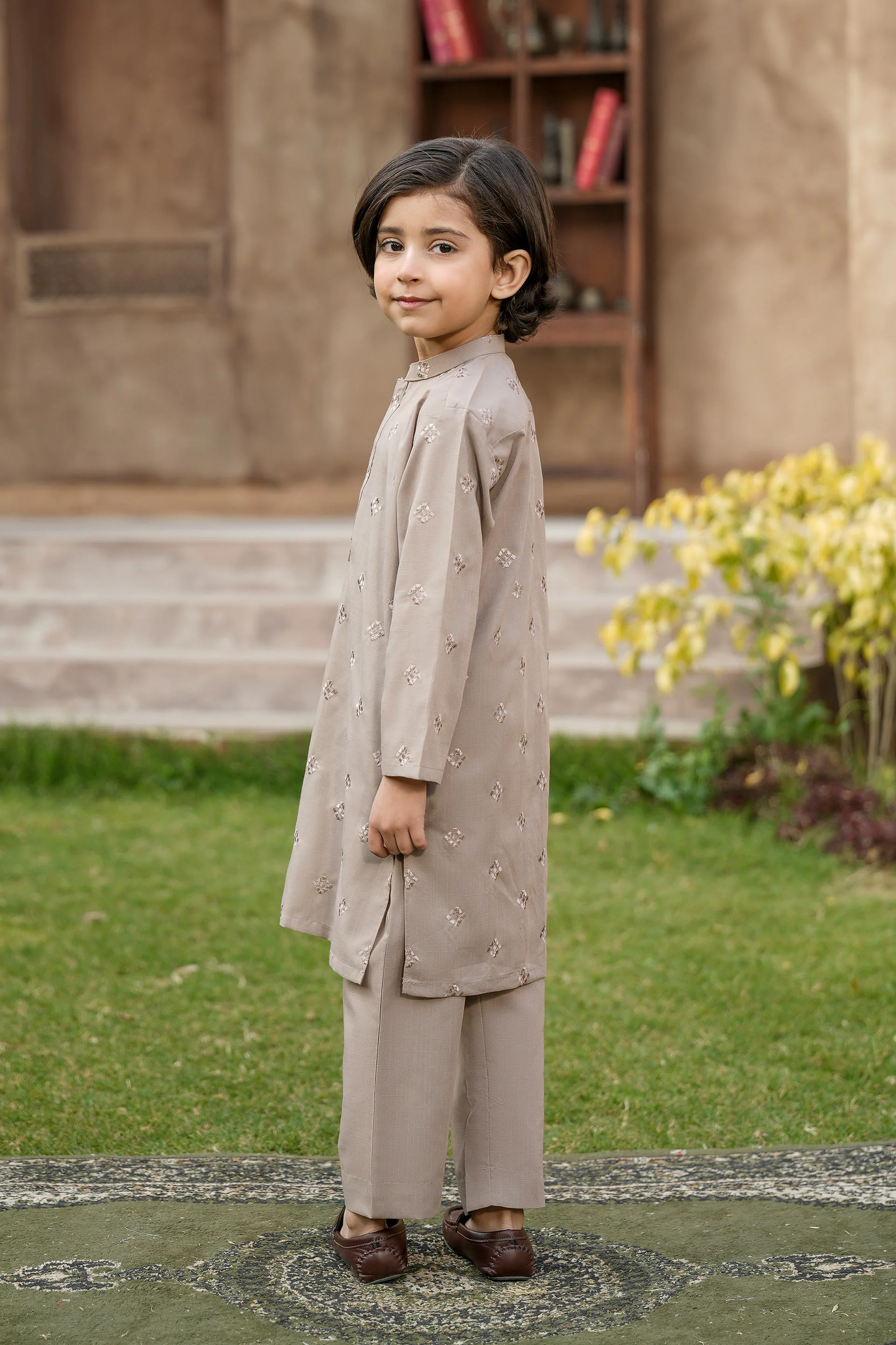 Embroidered Kurta & Trousers (FBSK-913) - Image 4